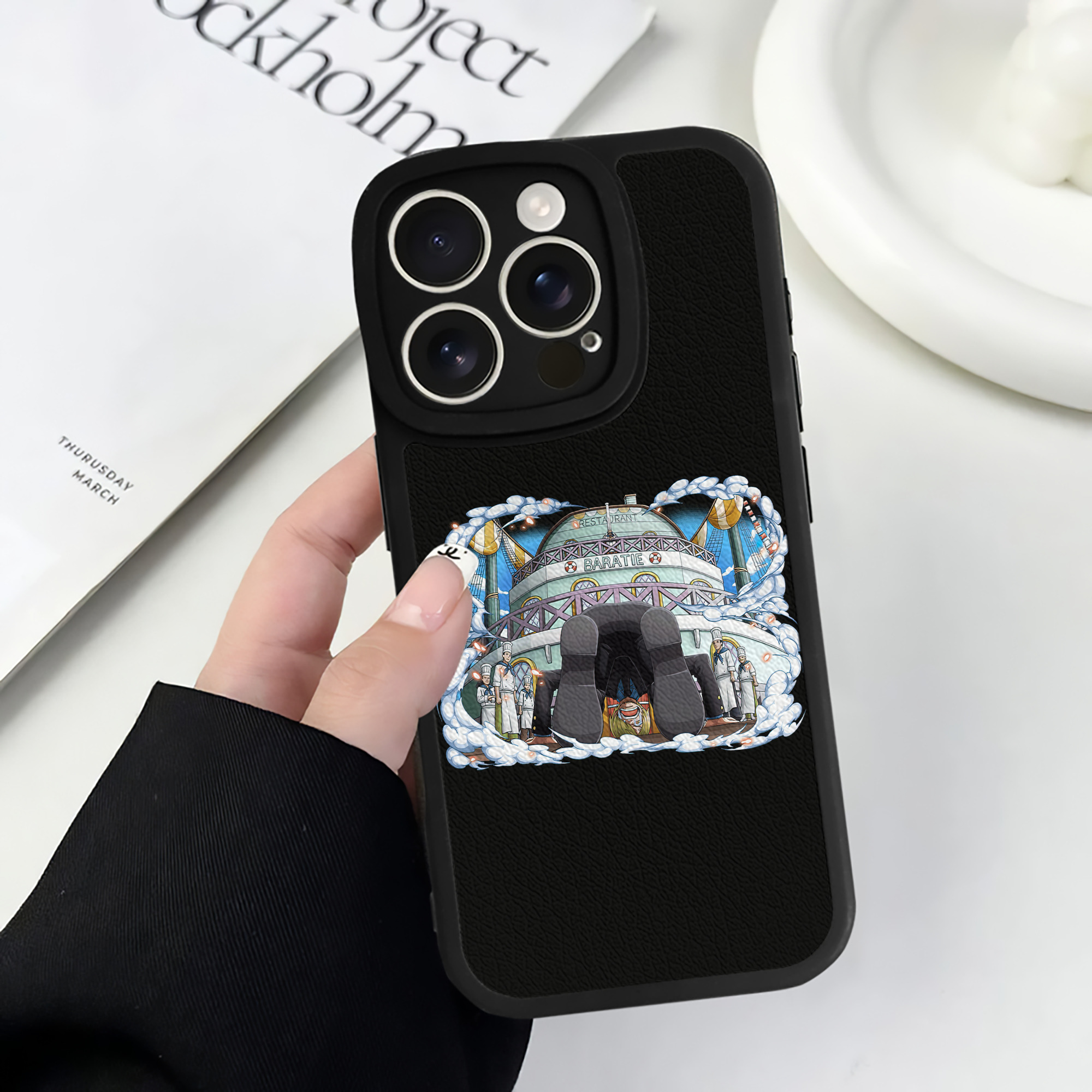 （画像用） ワンピース サンジ ONE PIECE Sanji 【iPhone 16シリーズ対応】シリコンスマホケース（レザー調） 材質：シリコン